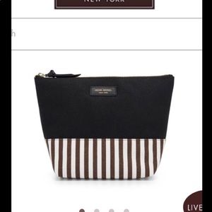 henri bendel Bags - Henri bendel large cosmetic clutch henri bendel Bags - Henri bendel large cosmetic clutch